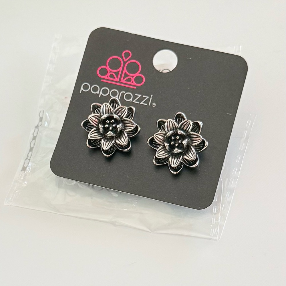 Paparazzi Silver Floral Earrings
